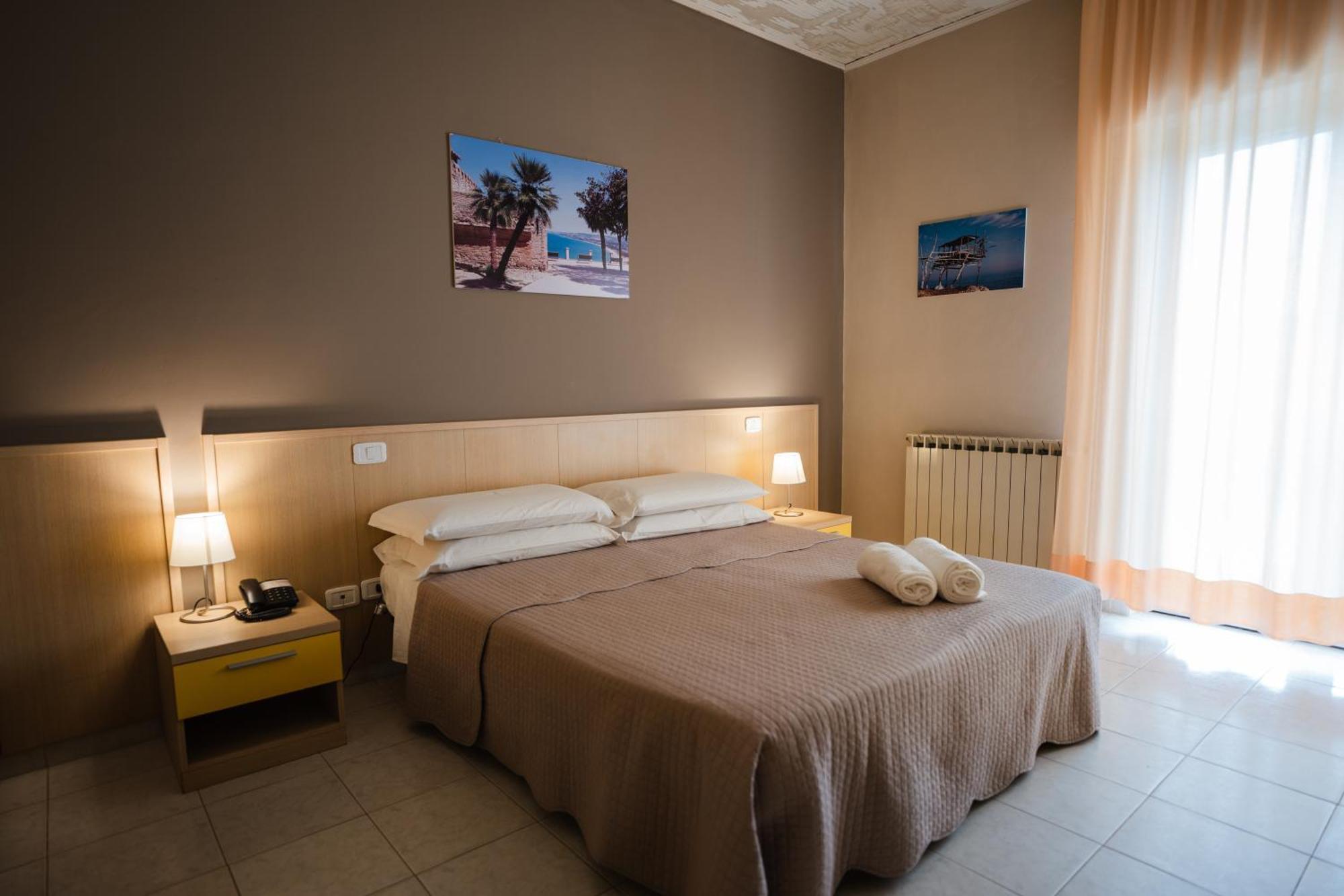 Hotel Holiday Vasto Exterior photo